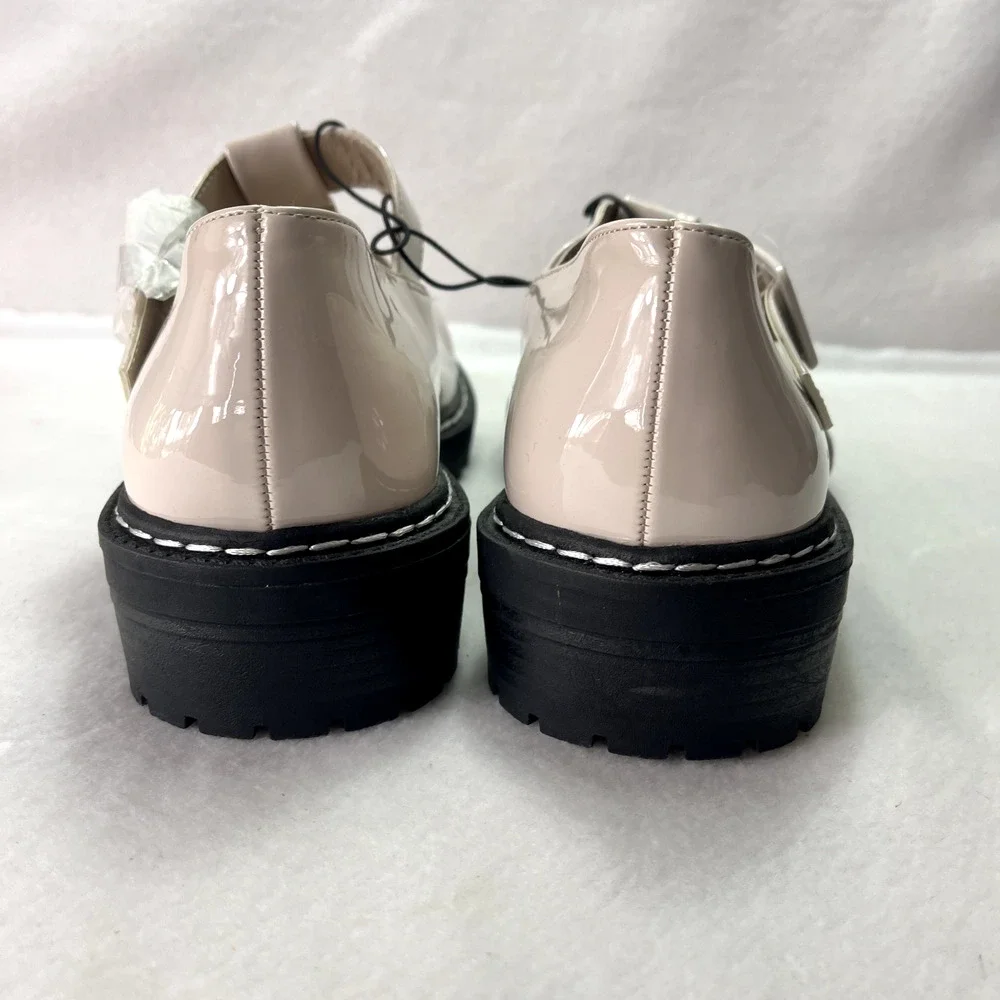Torrid Shoe Womens 9.5 WW T-Strap Lug Mary Jane Beige Faux Patent Leather